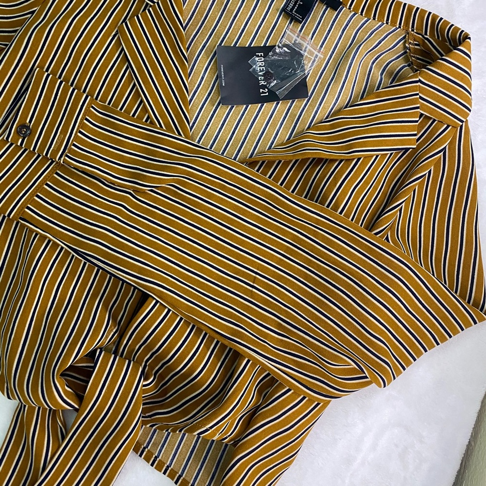 FOREVER 21 BUTTON UP - Picture 2 of 2